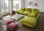 Świeże spojrzenie ? salon w wersji modern